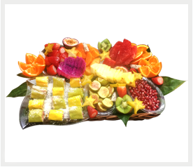 מגש מפנק משובל סושי פירות יחד עם מגוון רחב של פירות העונה מגש מפנק משובל סושי פירות יחד עם מגוון רחב של פירות העונה